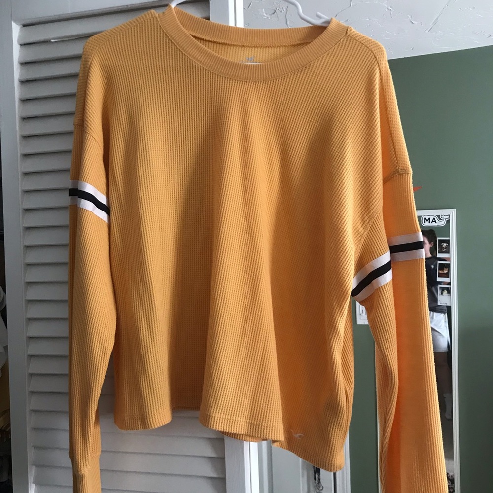 Yellow hollister top
